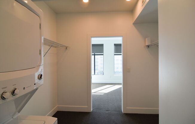 1 bed, 1 bath, 832 sqft, $1,305, Unit 213