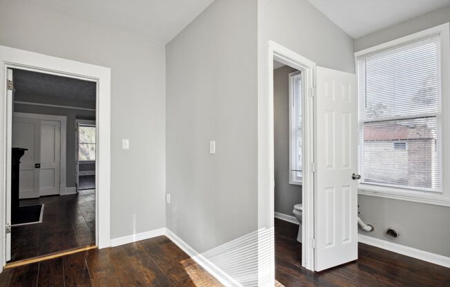 2 beds, 2 baths, $1,600, Unit B