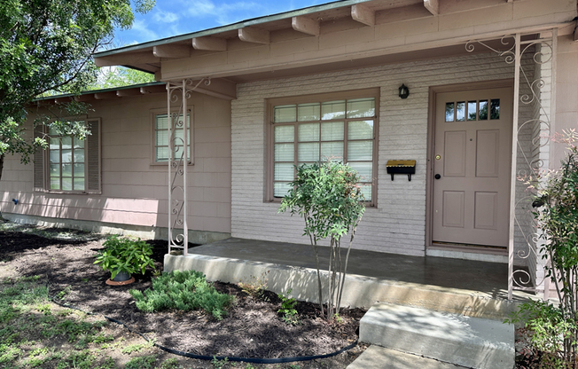 322 Altgelt Avenue