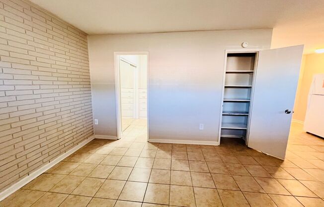 Studio, 1 bath, 556 sqft, $650