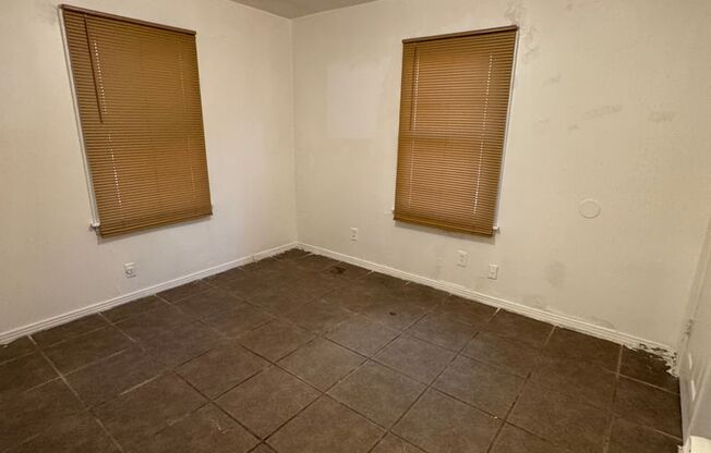 2 beds, 1 bath, $600