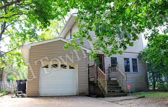 Three Bedroom Home on Rosewood! Flexible Move in Date!