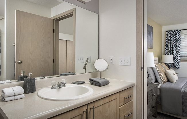Rivergreens Apartments - Bathroom