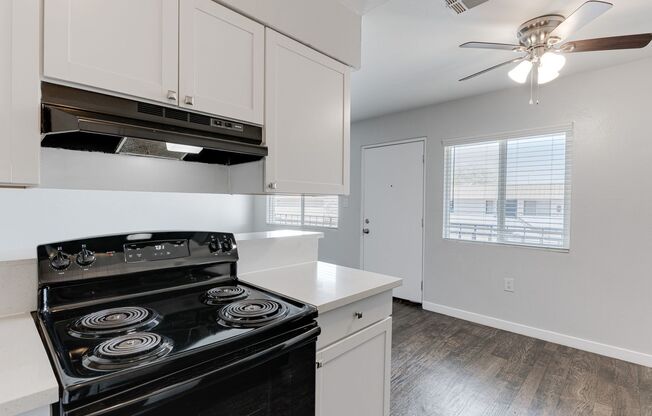 2 beds, 1 bath, 720 sqft, $1,250, Unit B-19