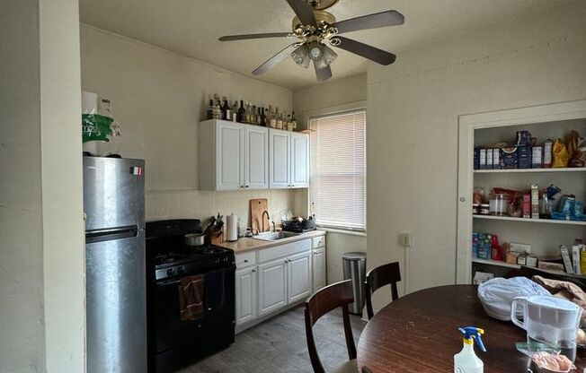 Pitt Student Housing – Spacious 5-Bed, 2-Bath in Prime Oakland Location, Available 08/01/2026!