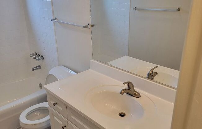 1 bed, 1 bath, 700 sqft, $1,995, Unit 13