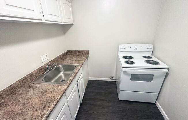 1 bed, 1 bath, 560 sqft, $825, Unit 725-02