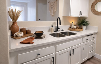 1 bed, 1 bath, 714 sqft, $1,595, Unit 060