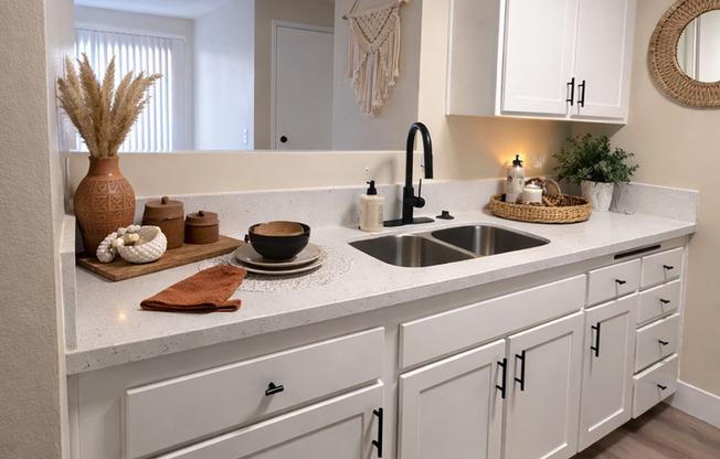 1 bed, 1 bath, 714 sqft, $1,595, Unit 060