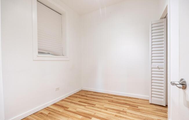 1037 W POLK ST