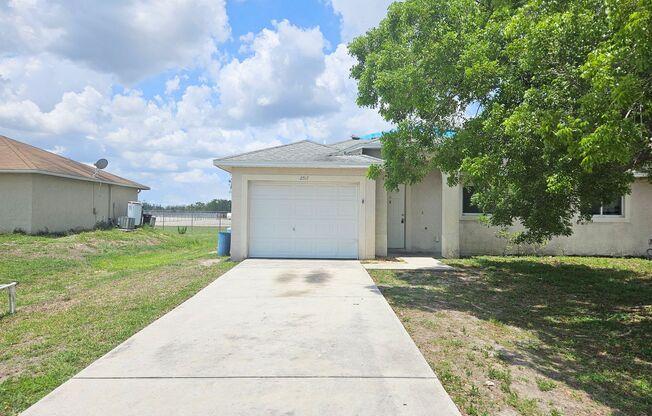 Charming 3-Bedroom Home in Convenient Lehigh Acres Location