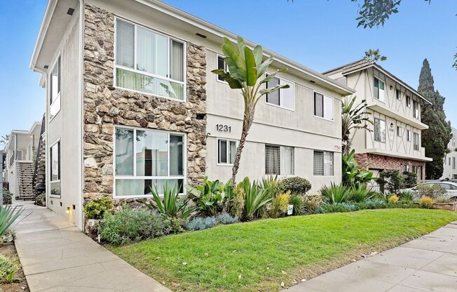 1231 12th St. in Santa Monica.  Steps to Wilshire Blvd!