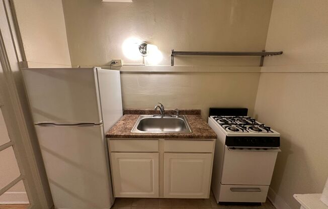 1 bed, 1 bath, $995, Unit 45