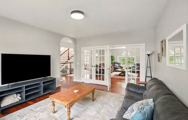 Short Term Rental! Beautiful Fully furnished 4 bedroom 2.5 bath