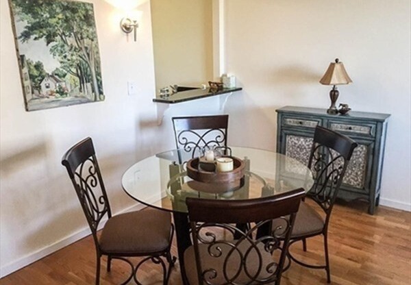 1 bed, 1 bath, 780 sqft, $3,200, Unit 1014