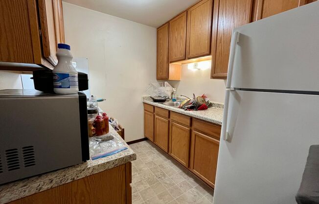 1 bed, 1 bath, $950, Unit 14