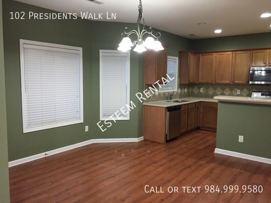 102 PRESIDENTS WALK LN