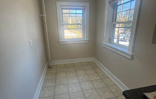 Radcliffe Apts. (3716 Dodge St.)