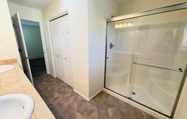 1430 NE GLN ELLEN DR