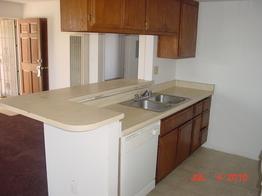 2 beds, 1 bath, $2,395