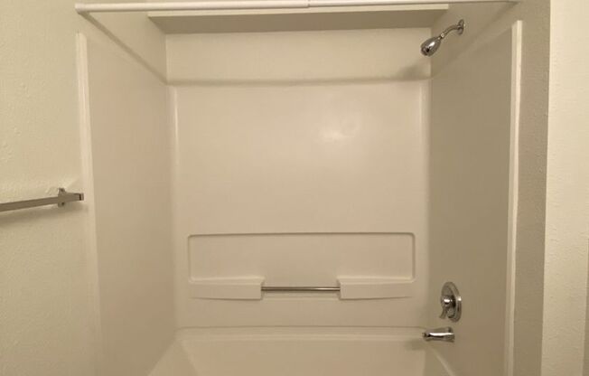 2 beds, 1.5 baths, 870 sqft, $1,549, Unit F-060
