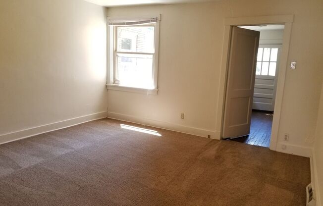 2 beds, 1 bath, $1,450, Unit 3181/2