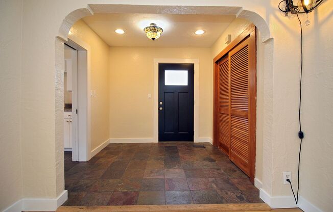 Remodeled 3 Bedroom Burlingame Cottage with Gorgeous Yard