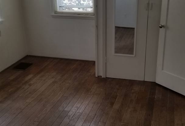 Charming 2 bedroom home for lease!