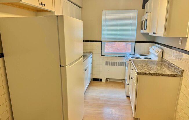 2 beds, 1 bath, 1,086 sqft, $895, Unit 1