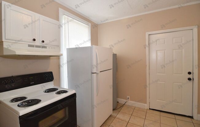 1 bed, 1 bath, $800, Unit Apt. A