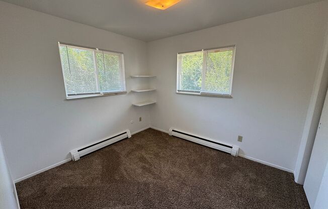 2 beds, 1 bath, $1,095