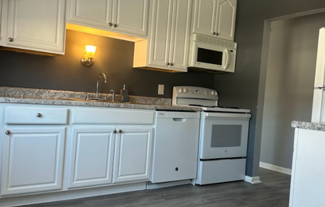 2 beds, 1 bath, 750 sqft, $1,349, Unit 1624-12