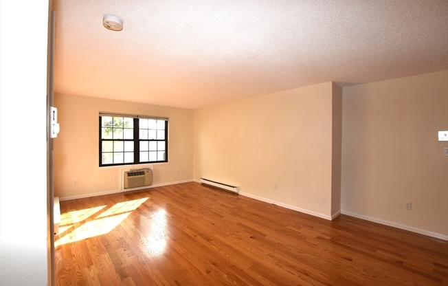 1 bed, 1 bath, 600 sqft, $2,195, Unit 15