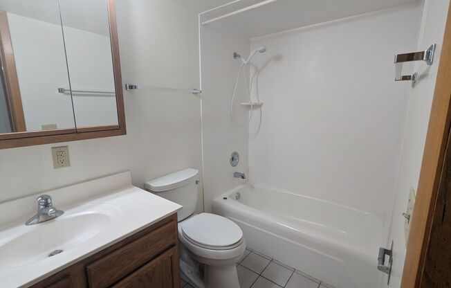 2 beds, 1 bath, $1,795, Unit 604