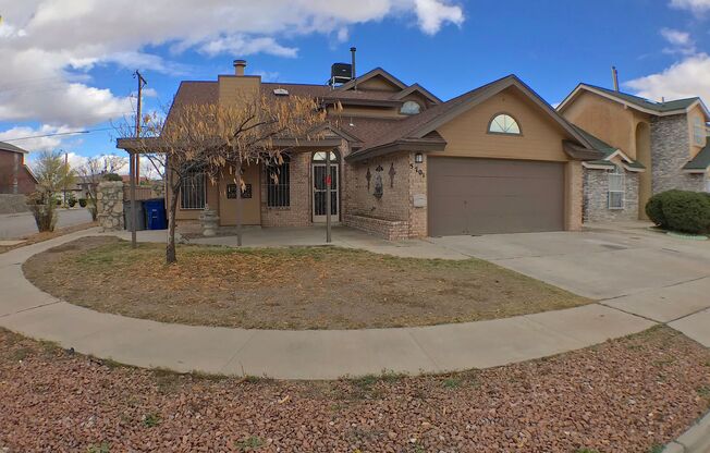 Northeast El Paso 3 bed with Refrig A/C and Bonus Loft!