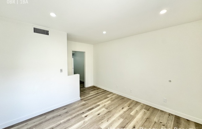 475 E FOOTHILL