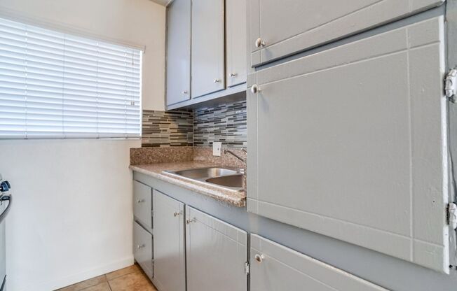 2425 - 2431 S. Ridgeley Dr
