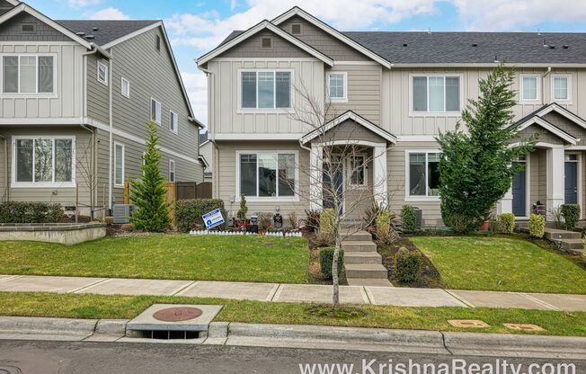 Charming Modern 3 BD* 2.5 BA& Townhome located in Popular North Bethany's Abbey Creek Community