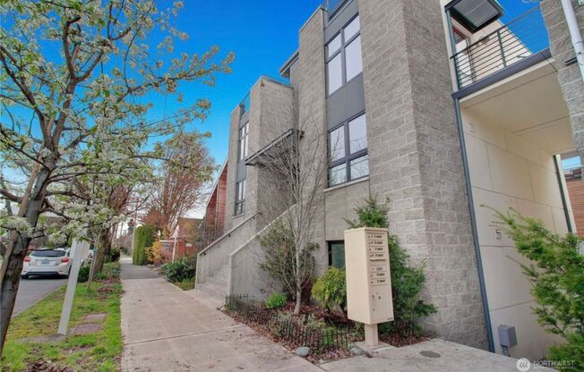 Welcome Home Modern Townhome in Georgetown