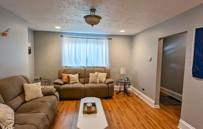 4 Bedroom House in the Southside - Central Air - 1st Floor Laundry - Back Patio