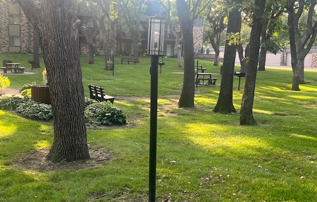 2 beds, 1.5 baths, 976 sqft, $1,525, Unit 9975-101