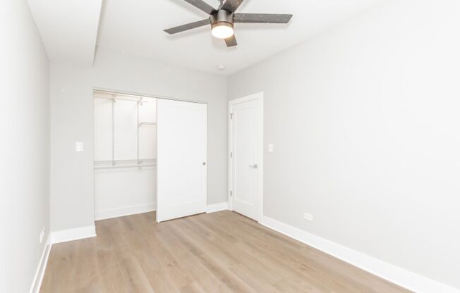 Beautiful Top Floor Pilsen 1 Bedroom