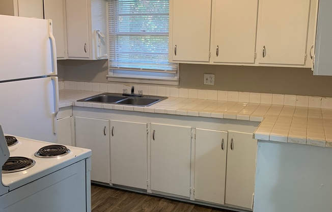 2 beds, 1 bath, $1,000