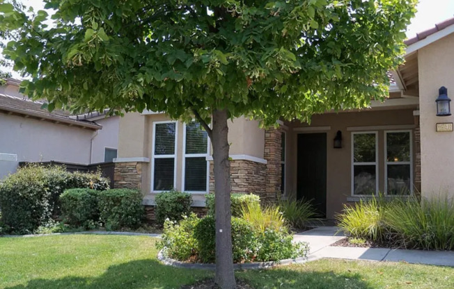 55+ Heritage Park RARE Find!  2-2 w/Private Pool!  Please read entire ad for viewings!!!