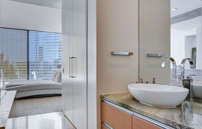 2 beds, 2 baths, $4,400, Unit # 802