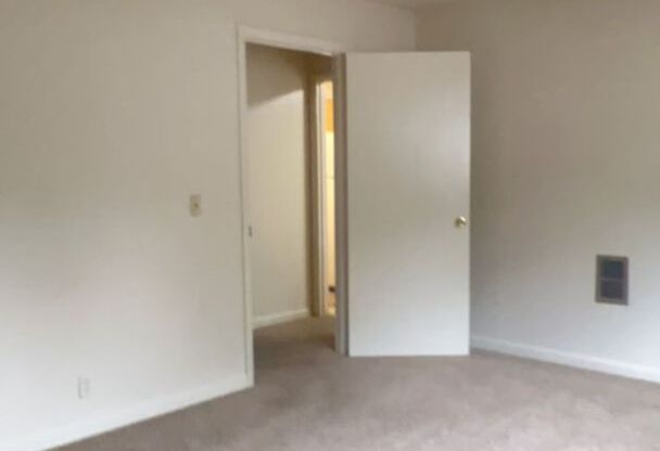 1 bed, 1 bath, 725 sqft, $970, Unit R01 Annex