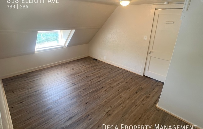 3 beds, 1.5 baths, 1,570 sqft, $1,300