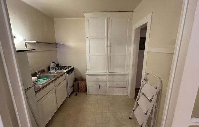 1 bed, 1 bath, $995, Unit 45