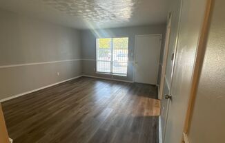 2 beds, 1 bath, 750 sqft, $725, Unit 4