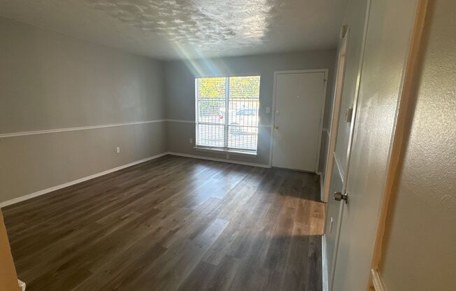 2 beds, 1 bath, 750 sqft, $725, Unit 4